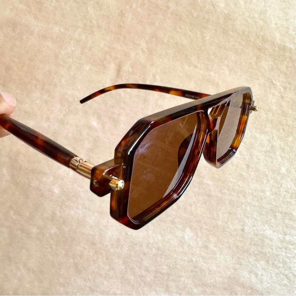 Vintage Banana Republic Aviator Sunglasses - Picture 4 of 5